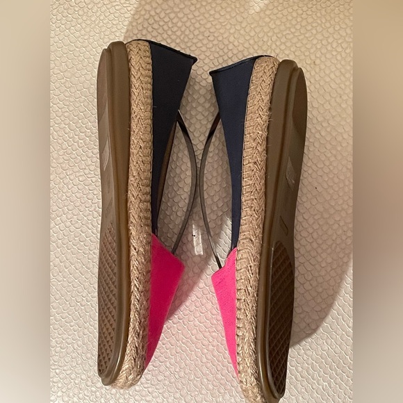 Aerosoles women’s pink/blue fabric, espadrille flat slip on Size 10.5 M-US. - Picture 4 of 10